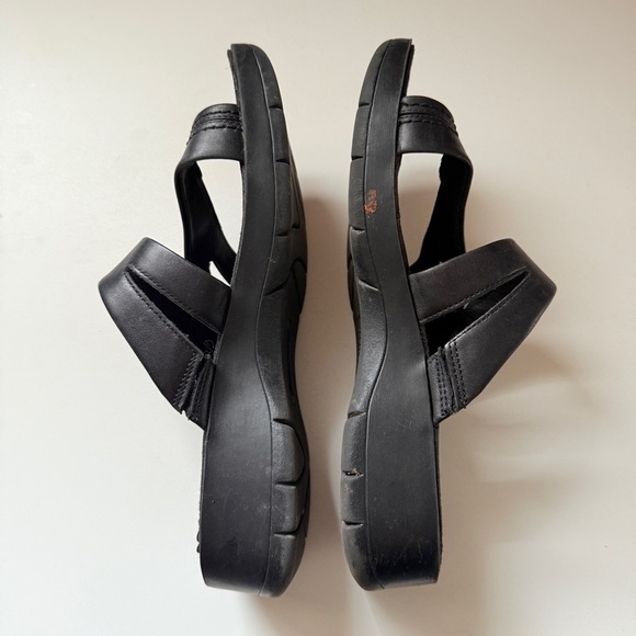 Baretraps Orchid Leather Strappy Sandals - Picture 2 of 6